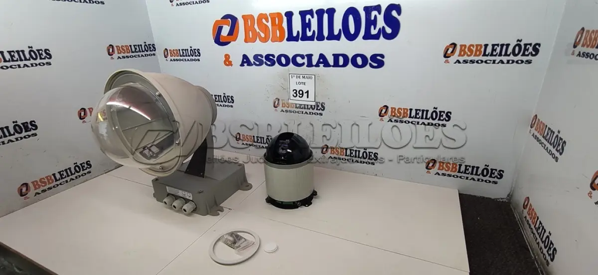 LOTE 391 - 01 CÂMERA DOME MARCA PIXORD. (NO ESTADO) ATENÇÃO! FAZER A VISITAÇÃO ANTES DE ARREMATAR, NÃO SABEMOS SE FUNCIONA. LEILÃO NÃO TEM GARANTIA E NEM DEVOLUÇÃO, SUJEITO A POSSÍVEIS AVARIAS VISÍVEIS/OCULTAS E/OU AUSÊNCIA DE COMPONENTES.