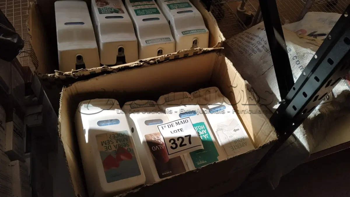 LOTE 327 - 01 LOTE COM DISPENSES PARA SABÃO.  (NO ESTADO) ATENÇÃO! FAZER A VISITAÇÃO ANTES DE ARREMATAR, NÃO SABEMOS SE FUNCIONA. LEILÃO NÃO TEM GARANTIA E NEM DEVOLUÇÃO, SUJEITO A POSSÍVEIS AVARIAS VISÍVEIS/OCULTAS E/OU AUSÊNCIA DE COMPONENTES.