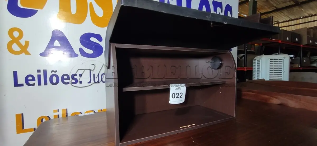 LOTE 022 - 01 ARMÁRIO SUSPENSO. (NO ESTADO EM QUE SE ENCONTRA. SUJEITO A AVARIAS OCULTAS/VISÍVEIS.)