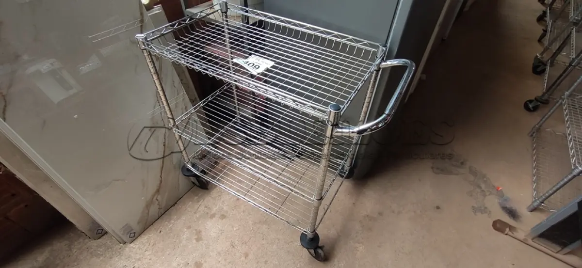 LOTE 409 - 01 CARRINHO PARA TRANSPORTE 03 BANDEJAS. (NO ESTADO) ATENÇÃO! FAZER A VISITAÇÃO ANTES DE ARREMATAR, NÃO SABEMOS SE FUNCIONA. LEILÃO NÃO TEM GARANTIA E NEM DEVOLUÇÃO, SUJEITO A POSSÍVEIS AVARIAS VISÍVEIS/OCULTAS E/OU AUSÊNCIA DE COMPONENTES.