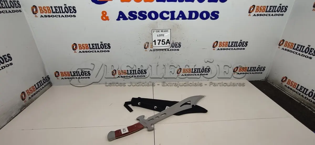 LOTE 175 - 01 FACÃO IMPORTADA AÇO INOXIDÁVEL CABO EM MADEIRA FULL TANG BAINHA DE NYLON TAMANHO TOTAL 50CM PESO 526G JÁ AFIADA   (NOVO) (NO ESTADO) ATENÇÃO! FAZER A VISITAÇÃO ANTES DE ARREMATAR, NÃO SABEMOS SE FUNCIONA. LEILÃO NÃO TEM GARANTIA E NEM DEVOLUÇÃO, SUJEITO A POSSÍVEIS AVARIAS VISÍVEIS/OCULTAS E/OU AUSÊNCIA DE COMPONENTES.
