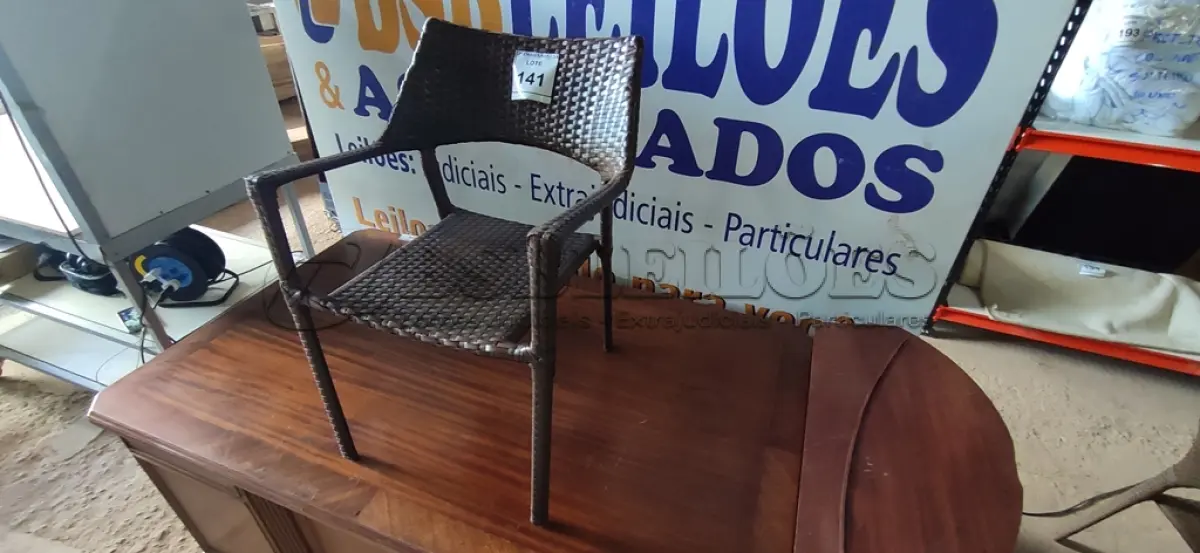 LOTE 141 - 01 CADEIRA DE JARDIM. (NO ESTADO EM QUE SE ENCONTRA. SUJEITO A AVARIAS OCULTAS/VISÍVEIS.) BH1551R