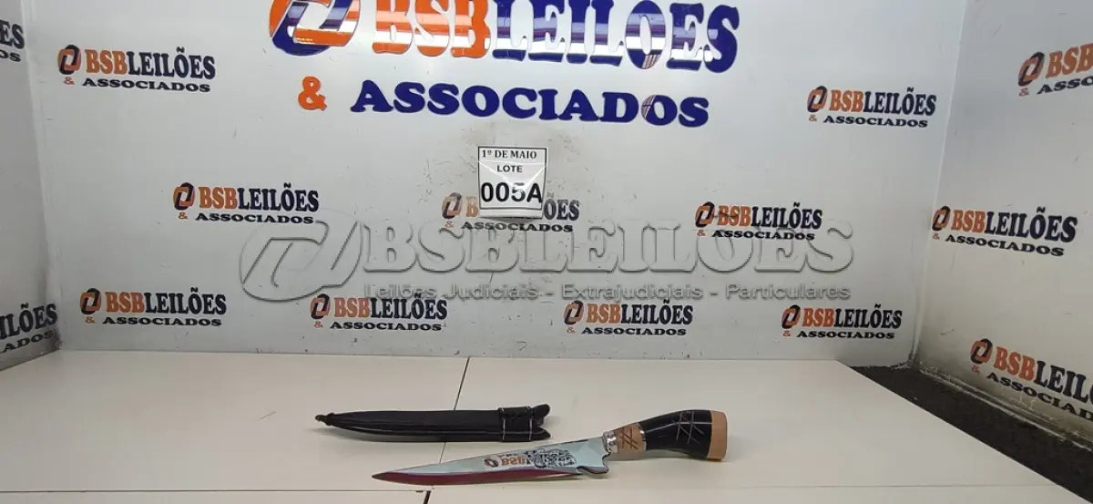 LOTE 005 - 01 FACA ARTESANAL AÇO INOX CABO DE CHIFRE BAINHA DE COURO LEGITIMO TAMANHO TOTAL 34CM PESO 290G JÁ AFIADA (NOVO) (NO ESTADO) ATENÇÃO! FAZER A VISITAÇÃO ANTES DE ARREMATAR, NÃO SABEMOS SE FUNCIONA. LEILÃO NÃO TEM GARANTIA E NEM DEVOLUÇÃO, SUJEITO A POSSÍVEIS AVARIAS VISÍVEIS/OCULTAS E/OU AUSÊNCIA DE COMPONENTES.