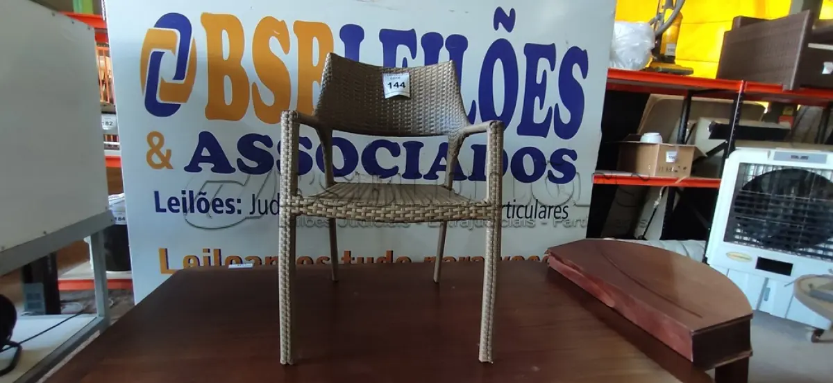 LOTE 144 - 01 CADEIRA DE JARDIM. (NO ESTADO EM QUE SE ENCONTRA. SUJEITO A AVARIAS OCULTAS/VISÍVEIS.) BH1539L