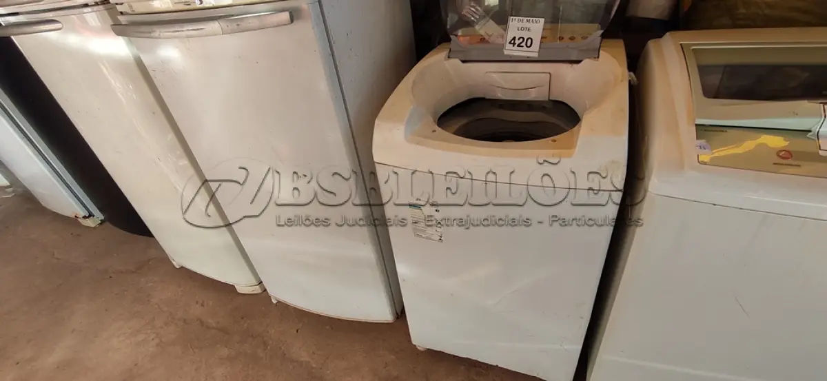 LOTE 420 - 01 MÁQUINA DE LAVAR 9KG MARCA BRASTEMP 220V COM AVARIAS. (NO ESTADO) ATENÇÃO! FAZER A VISITAÇÃO ANTES DE ARREMATAR, NÃO SABEMOS SE FUNCIONA. LEILÃO NÃO TEM GARANTIA E NEM DEVOLUÇÃO, SUJEITO A POSSÍVEIS AVARIAS VISÍVEIS/OCULTAS E/OU AUSÊNCIA DE COMPONENTES.