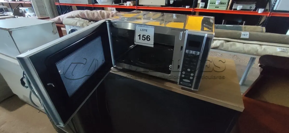 LOTE 156 - 01 MICRO-ONDAS SMAD 220VOLTS.  (NO ESTADO EM QUE SE ENCONTRA. SUJEITO A AVARIAS OCULTAS/VISÍVEIS.) BF8579N
