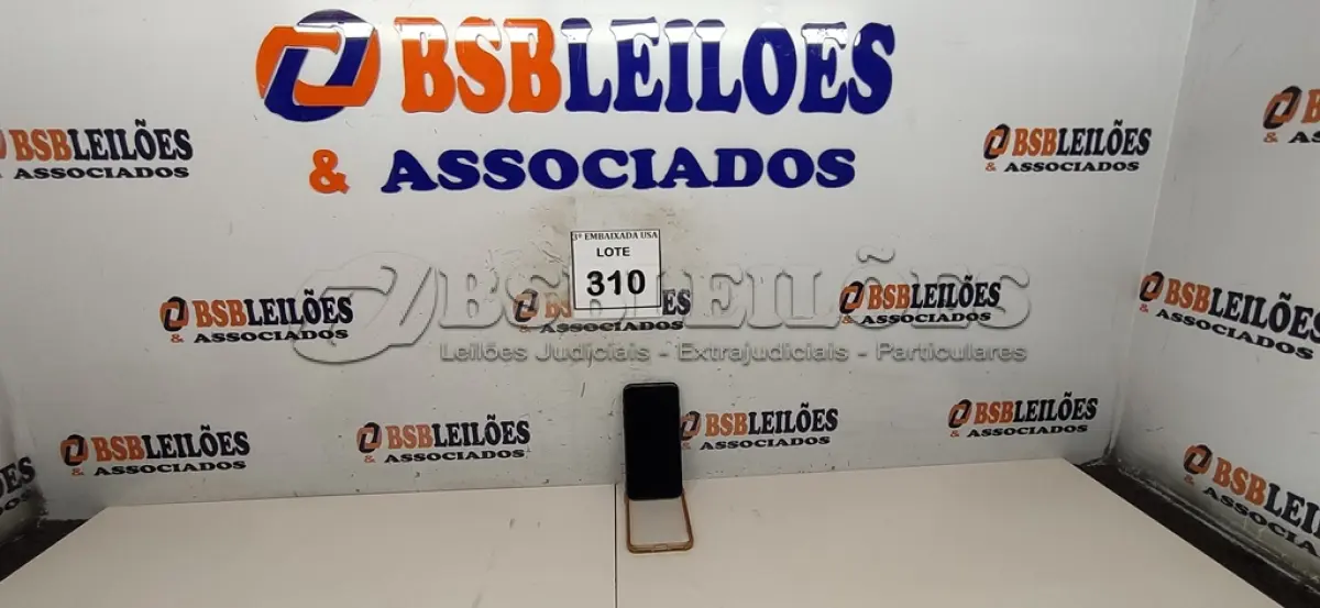 LOTE 310 - 01 IPHONE CD00010511960. (NO ESTADO EM QUE SE ENCONTRA. SUJEITO A AVARIAS OCULTAS/VISÍVEIS.)