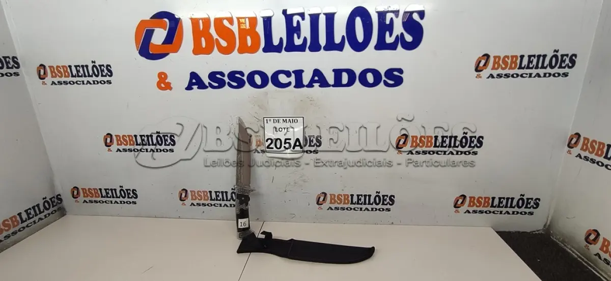 LOTE 205 - 01 FACA IMPORTADA AÇO INOXIDÁVEL CABO EM MADEIRA COM GUARDA E POMO FULL TANG BAINHA DE NYLON TAMANHO TOTAL 30CM PESO 288G JÁ AFIADA   (NOVO) (NO ESTADO) ATENÇÃO! FAZER A VISITAÇÃO ANTES DE ARREMATAR, NÃO SABEMOS SE FUNCIONA. LEILÃO NÃO TEM GARANTIA E NEM DEVOLUÇÃO, SUJEITO A POSSÍVEIS AVARIAS VISÍVEIS/OCULTAS E/OU AUSÊNCIA DE COMPONENTES.
