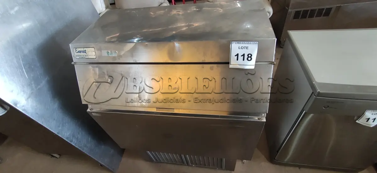 LOTE 118 - 01 MÁQUINA DE GELO EVEREST EGC-150A 220VOLTS. (NO ESTADO EM QUE SE ENCONTRA. SUJEITO A AVARIAS OCULTAS/VISÍVEIS.) AV9452S