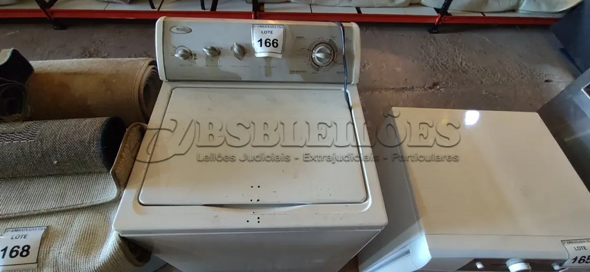 LOTE 166 - 01 LAVA ROUPA (WASHER) WHIRLPOOL 110V. (NO ESTADO EM QUE SE ENCONTRA. SUJEITO A AVARIAS OCULTAS/VISÍVEIS.) BF8708W
