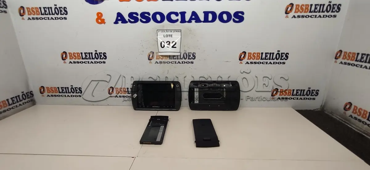 LOTE 032 - 02 TABLETS MOTOROLA SEM CARREGADOR. (NO ESTADO) ATENÇÃO! FAZER A VISITAÇÃO ANTES DE ARREMATAR, NÃO SABEMOS SE FUNCIONA, LEILÃO NÃO TEM GARANTIA E NEM DEVOLUÇÃO, SUJEITO A POSSÍVEIS AVARIAS VISÍVEIS/OCULTAS E/OU AUSÊNCIA DE COMPONENTES.
