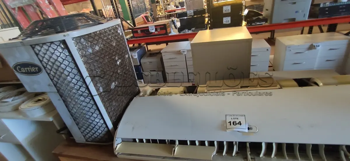 LOTE 164 - AR CONDICIONADO MARCA CARRIER E 01 CONDENSADORA. (NO ESTADO) ATENÇÃO! FAZER A VISITAÇÃO ANTES DE ARREMATAR, NÃO SABEMOS SE FUNCIONA, LEILÃO NÃO TEM GARANTIA E NEM DEVOLUÇÃO, SUJEITO A POSSÍVEIS AVARIAS VISÍVEIS/OCULTAS E/OU AUSÊNCIA DE COMPONENTES.