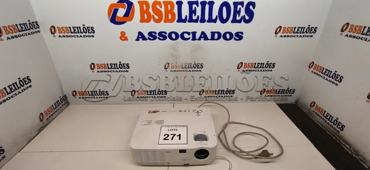 LOTE 271 - 01 PROJETOR MULTIMIDIA MARCA NEC. (NO ESTADO) ATENÇÃO! FAZER A VISITAÇÃO ANTES DE ARREMATAR, NÃO SABEMOS SE FUNCIONA, LEILÃO NÃO TEM GARANTIA E NEM DEVOLUÇÃO, SUJEITO A POSSÍVEIS AVARIAS VISÍVEIS/OCULTAS E/OU AUSÊNCIA DE COMPONENTES.