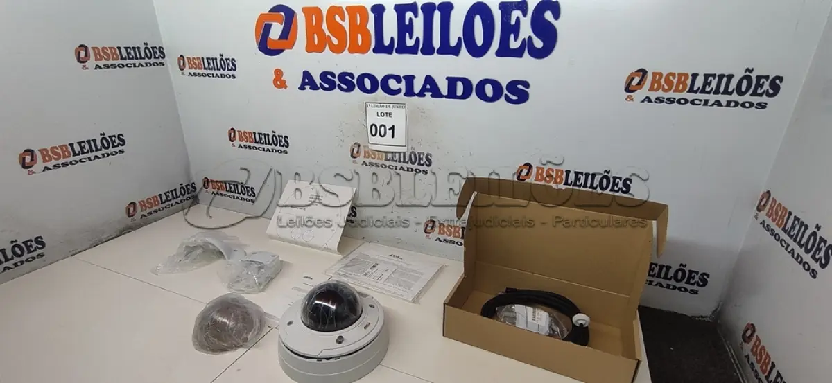 LOTE 001 - 01 CÂMERA DE SEGURANÇA DOME AXIS P3343-VE 12MM. (NO ESTADO) ATENÇÃO! FAZER A VISITAÇÃO ANTES DE ARREMATAR, NÃO SABEMOS SE FUNCIONA, LEILÃO NÃO TEM GARANTIA E NEM DEVOLUÇÃO, SUJEITO A POSSÍVEIS AVARIAS VISÍVEIS/OCULTAS E/OU AUSÊNCIA DE COMPONENTES.