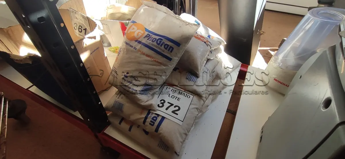 LOTE 372 - 10 PACOTES DE GRANITINA/08 PARA GRAFIADO COM 4KG CADA. (NO ESTADO) ATENÇÃO! FAZER A VISITAÇÃO ANTES DE ARREMATAR, NÃO SABEMOS SE FUNCIONA. LEILÃO NÃO TEM GARANTIA E NEM DEVOLUÇÃO, SUJEITO A POSSÍVEIS AVARIAS VISÍVEIS/OCULTAS E/OU AUSÊNCIA DE COMPONENTES.