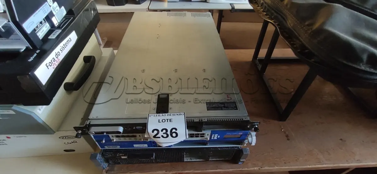LOTE 236 - 02 GABINETES DE SERVIDOR. (NO ESTADO) ATENÇÃO! FAZER A VISITAÇÃO ANTES DE ARREMATAR, NÃO SABEMOS SE FUNCIONA, LEILÃO NÃO TEM GARANTIA E NEM DEVOLUÇÃO, SUJEITO A POSSÍVEIS AVARIAS VISÍVEIS/OCULTAS E/OU AUSÊNCIA DE COMPONENTES.