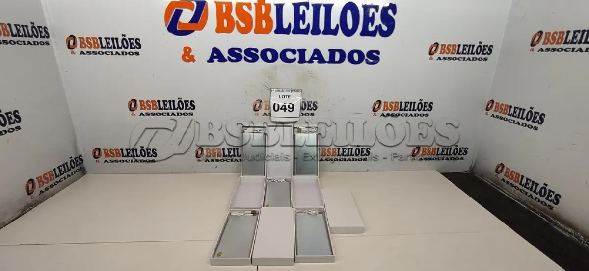 LOTE 049 - 05 BATERIAS METÁLICAS. (NO ESTADO) ATENÇÃO! FAZER A VISITAÇÃO ANTES DE ARREMATAR, NÃO SABEMOS SE FUNCIONA, LEILÃO NÃO TEM GARANTIA E NEM DEVOLUÇÃO, SUJEITO A POSSÍVEIS AVARIAS VISÍVEIS/OCULTAS E/OU AUSÊNCIA DE COMPONENTES.