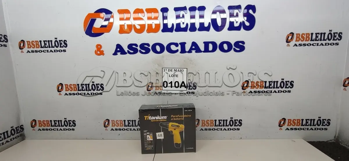 LOTE 010 - 01 PARAFUSADEIRA A BATERIA 12V 2BITS E CARREGADOR  (NOVO) (NO ESTADO) ATENÇÃO! FAZER A VISITAÇÃO ANTES DE ARREMATAR, NÃO SABEMOS SE FUNCIONA. LEILÃO NÃO TEM GARANTIA E NEM DEVOLUÇÃO, SUJEITO A POSSÍVEIS AVARIAS VISÍVEIS/OCULTAS E/OU AUSÊNCIA DE COMPONENTES.