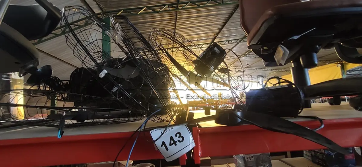 LOTE 143 - 04 VENTILADORES DE PAREDE. (NO ESTADO) ATENÇÃO! FAZER A VISITAÇÃO ANTES DE ARREMATAR, NÃO SABEMOS SE FUNCIONA, LEILÃO NÃO TEM GARANTIA E NEM DEVOLUÇÃO, SUJEITO A POSSÍVEIS AVARIAS VISÍVEIS/OCULTAS E/OU AUSÊNCIA DE COMPONENTES.