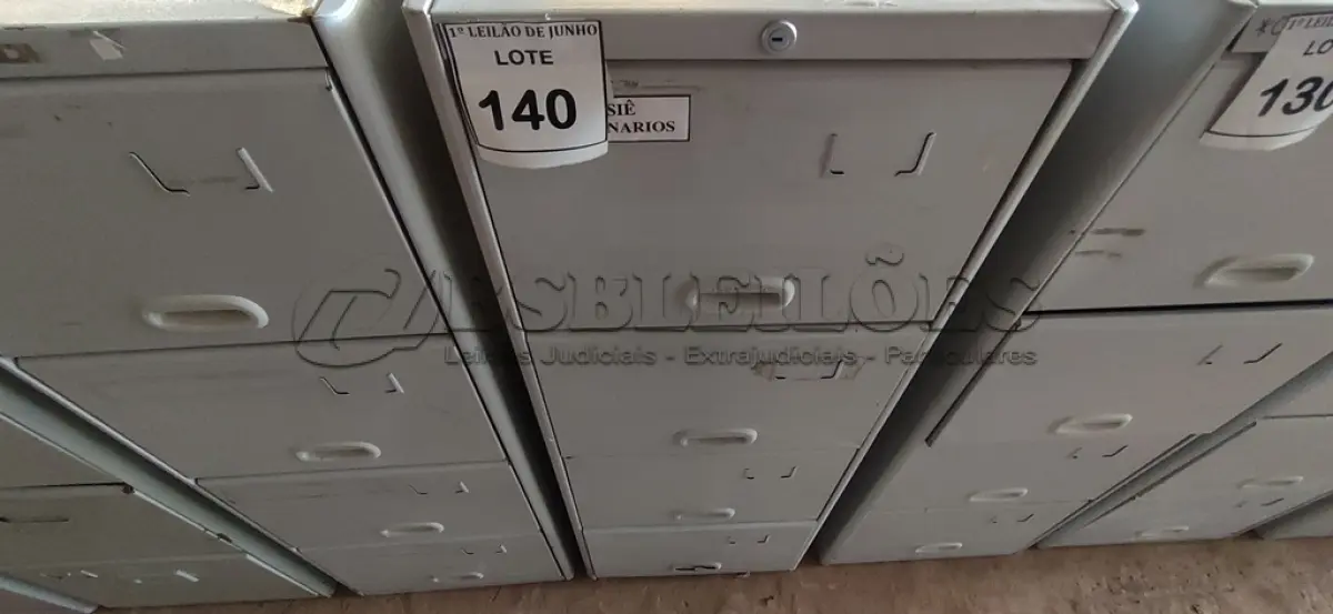 LOTE 140 - 01 ARQUIVO DE AÇO 04 GAVETAS. (NO ESTADO) ATENÇÃO! FAZER A VISITAÇÃO ANTES DE ARREMATAR, NÃO SABEMOS SE FUNCIONA, LEILÃO NÃO TEM GARANTIA E NEM DEVOLUÇÃO, SUJEITO A POSSÍVEIS AVARIAS VISÍVEIS/OCULTAS E/OU AUSÊNCIA DE COMPONENTES.