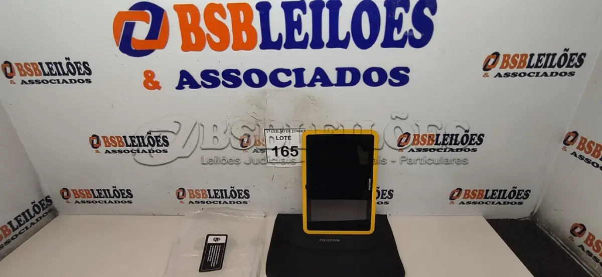 LOTE 165 - 01 TABLET SEM FONTE COM CASE MARCA POSITIVO. (NO ESTADO) ATENÇÃO! FAZER A VISITAÇÃO ANTES DE ARREMATAR, NÃO SABEMOS SE FUNCIONA, LEILÃO NÃO TEM GARANTIA E NEM DEVOLUÇÃO, SUJEITO A POSSÍVEIS AVARIAS VISÍVEIS/OCULTAS E/OU AUSÊNCIA DE COMPONENTES.