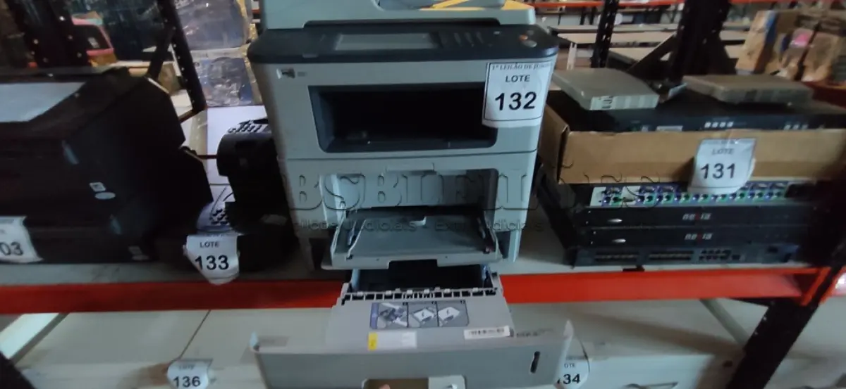 LOTE 132 - 01 IMPRESSORA MULTIFUNCIONAL SCX-5835NX SAMSUNG. (NO ESTADO) ATENÇÃO! FAZER A VISITAÇÃO ANTES DE ARREMATAR, NÃO SABEMOS SE FUNCIONA, LEILÃO NÃO TEM GARANTIA E NEM DEVOLUÇÃO, SUJEITO A POSSÍVEIS AVARIAS VISÍVEIS/OCULTAS E/OU AUSÊNCIA DE COMPONENTES.