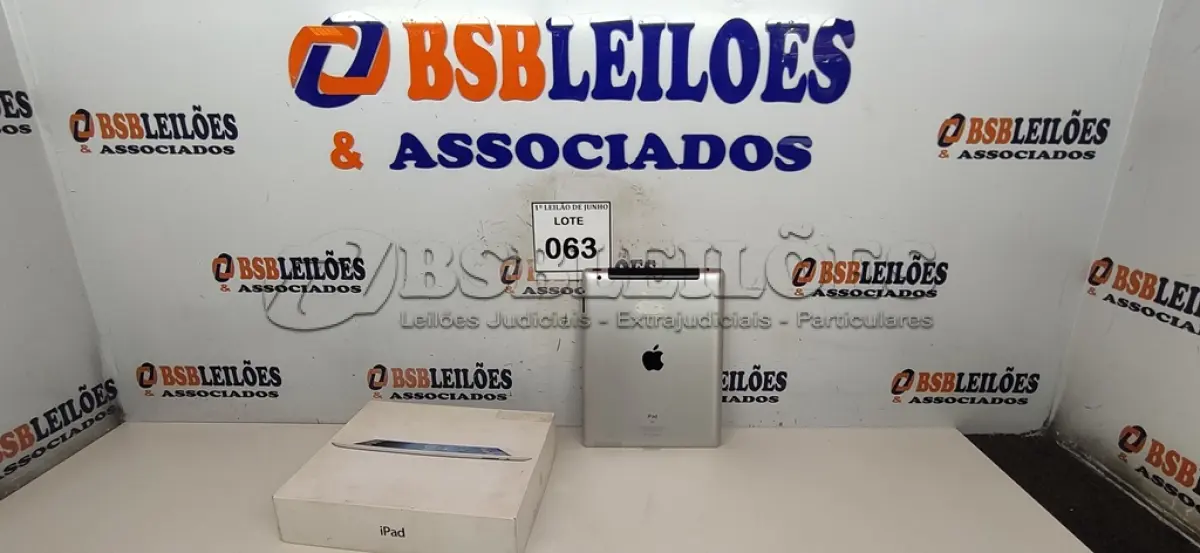 LOTE 063 - 01 IPAD 16GB SEM CARREGADOR. (NO ESTADO) ATENÇÃO! FAZER A VISITAÇÃO ANTES DE ARREMATAR, NÃO SABEMOS SE FUNCIONA, LEILÃO NÃO TEM GARANTIA E NEM DEVOLUÇÃO, SUJEITO A POSSÍVEIS AVARIAS VISÍVEIS/OCULTAS E/OU AUSÊNCIA DE COMPONENTES.