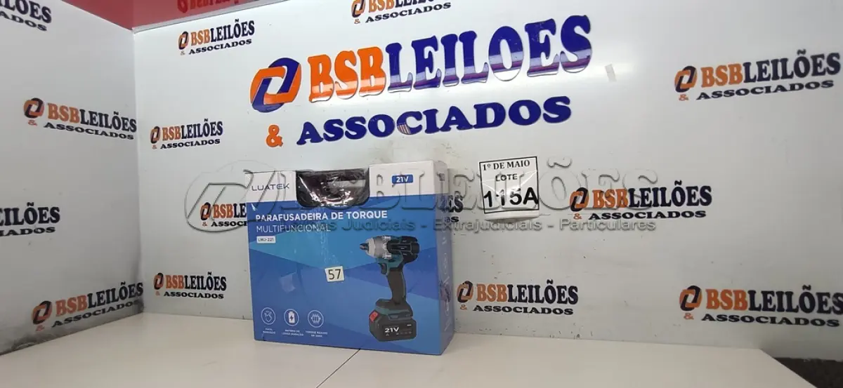 LOTE 115 - 01 CHAVE DE IMPACTO/PARAFUSADEIRA DE TORQUE DUAS BATERIAS 21V 380NN COM MALETA E VÁRIOS ACESSÓRIOS  (NOVO) (NO ESTADO) ATENÇÃO! FAZER A VISITAÇÃO ANTES DE ARREMATAR, NÃO SABEMOS SE FUNCIONA. LEILÃO NÃO TEM GARANTIA E NEM DEVOLUÇÃO, SUJEITO A POSSÍVEIS AVARIAS VISÍVEIS/OCULTAS E/OU AUSÊNCIA DE COMPONENTES.