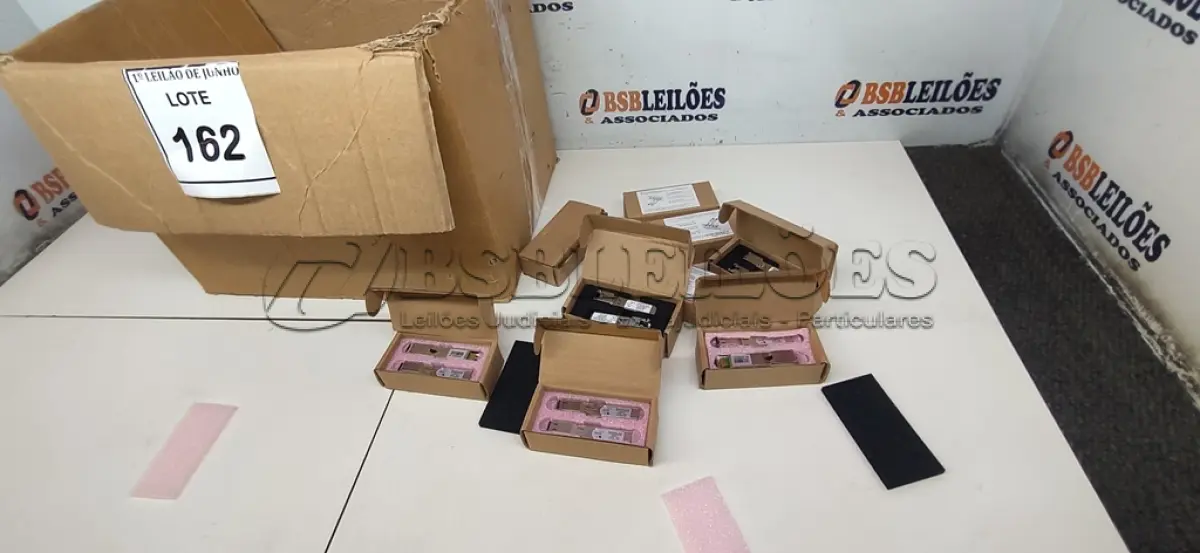 LOTE 162 - 01 LOTE COM DIVERSOS MÓDULOS SFP TRANSCEIVER. (NO ESTADO) ATENÇÃO! FAZER A VISITAÇÃO ANTES DE ARREMATAR, NÃO SABEMOS SE FUNCIONA, LEILÃO NÃO TEM GARANTIA E NEM DEVOLUÇÃO, SUJEITO A POSSÍVEIS AVARIAS VISÍVEIS/OCULTAS E/OU AUSÊNCIA DE COMPONENTES.