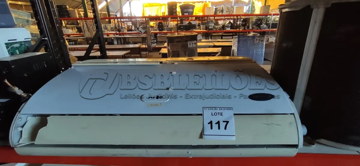 LOTE 117 - 01 CONDENSADORA E 01 EVAPORADORA DE AR MARCA CARRIER. (NO ESTADO) ATENÇÃO! FAZER A VISITAÇÃO ANTES DE ARREMATAR, NÃO SABEMOS SE FUNCIONA, LEILÃO NÃO TEM GARANTIA E NEM DEVOLUÇÃO, SUJEITO A POSSÍVEIS AVARIAS VISÍVEIS/OCULTAS E/OU AUSÊNCIA DE COMPONENTES.