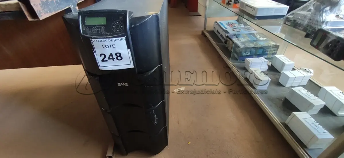 LOTE 248 - 01 NOBREAK 4000VA COM 16 BATERIAS MARCA SMS. (NO ESTADO) ATENÇÃO! FAZER A VISITAÇÃO ANTES DE ARREMATAR, NÃO SABEMOS SE FUNCIONA, LEILÃO NÃO TEM GARANTIA E NEM DEVOLUÇÃO, SUJEITO A POSSÍVEIS AVARIAS VISÍVEIS/OCULTAS E/OU AUSÊNCIA DE COMPONENTES.