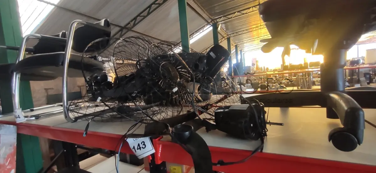LOTE 143 - 04 VENTILADORES DE PAREDE. (NO ESTADO) ATENÇÃO! FAZER A VISITAÇÃO ANTES DE ARREMATAR, NÃO SABEMOS SE FUNCIONA, LEILÃO NÃO TEM GARANTIA E NEM DEVOLUÇÃO, SUJEITO A POSSÍVEIS AVARIAS VISÍVEIS/OCULTAS E/OU AUSÊNCIA DE COMPONENTES.