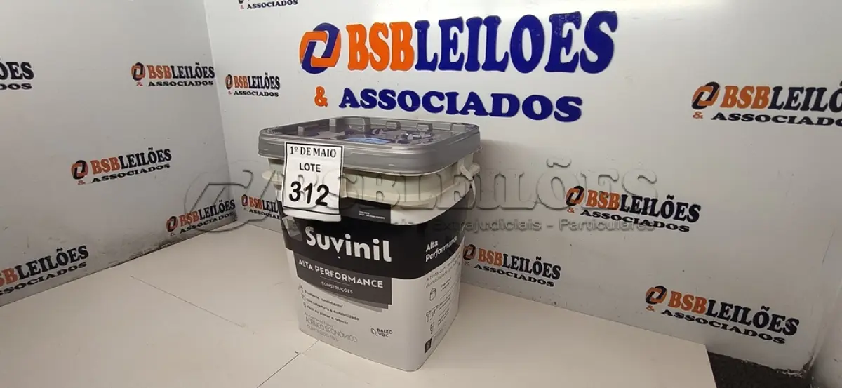 LOTE 312 - 01 BALDE DE TINTA SUVINIL INTERIORES FOSCOS 18L NA COR FOSCO BRANCO. VENCIMENTO 10/2027 (NOVO) (NO ESTADO) ATENÇÃO! FAZER A VISITAÇÃO ANTES DE ARREMATAR, NÃO SABEMOS SE FUNCIONA. LEILÃO NÃO TEM GARANTIA E NEM DEVOLUÇÃO, SUJEITO A POSSÍVEIS AVARIAS VISÍVEIS/OCULTAS E/OU AUSÊNCIA DE COMPONENTES.