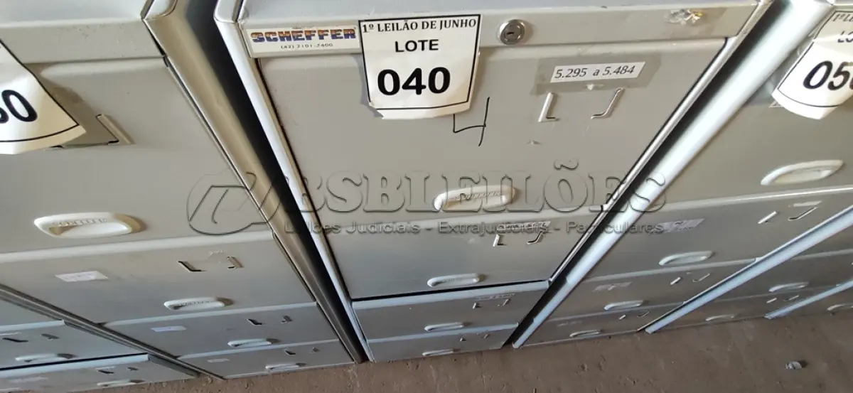 LOTE 040 - 01 ARQUIVO DE AÇO 04 GAVETAS. (NO ESTADO) ATENÇÃO! FAZER A VISITAÇÃO ANTES DE ARREMATAR, NÃO SABEMOS SE FUNCIONA, LEILÃO NÃO TEM GARANTIA E NEM DEVOLUÇÃO, SUJEITO A POSSÍVEIS AVARIAS VISÍVEIS/OCULTAS E/OU AUSÊNCIA DE COMPONENTES.