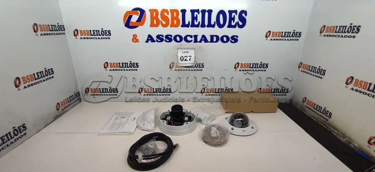 LOTE 027 - 01 CÂMERA DE SEGURANÇA DOME AXIS P3343-VE 12MM. (NO ESTADO) ATENÇÃO! FAZER A VISITAÇÃO ANTES DE ARREMATAR, NÃO SABEMOS SE FUNCIONA, LEILÃO NÃO TEM GARANTIA E NEM DEVOLUÇÃO, SUJEITO A POSSÍVEIS AVARIAS VISÍVEIS/OCULTAS E/OU AUSÊNCIA DE COMPONENTES.