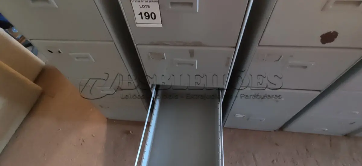 LOTE 190 - 01 ARQUIVO DE AÇO 04 GAVETAS. (NO ESTADO) ATENÇÃO! FAZER A VISITAÇÃO ANTES DE ARREMATAR, NÃO SABEMOS SE FUNCIONA, LEILÃO NÃO TEM GARANTIA E NEM DEVOLUÇÃO, SUJEITO A POSSÍVEIS AVARIAS VISÍVEIS/OCULTAS E/OU AUSÊNCIA DE COMPONENTES.