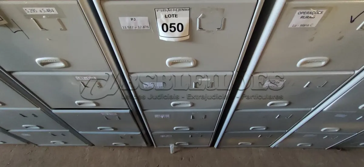LOTE 050 - 01 ARQUIVO DE AÇO 04 GAVETAS. (NO ESTADO) ATENÇÃO! FAZER A VISITAÇÃO ANTES DE ARREMATAR, NÃO SABEMOS SE FUNCIONA, LEILÃO NÃO TEM GARANTIA E NEM DEVOLUÇÃO, SUJEITO A POSSÍVEIS AVARIAS VISÍVEIS/OCULTAS E/OU AUSÊNCIA DE COMPONENTES.