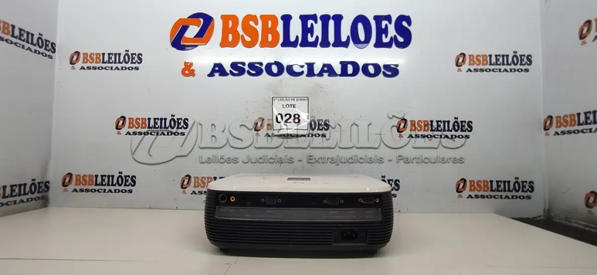 LOTE 028 - 01 PROJETOR VPL-ES4 MARCA SONY. (NO ESTADO) ATENÇÃO! FAZER A VISITAÇÃO ANTES DE ARREMATAR, NÃO SABEMOS SE FUNCIONA, LEILÃO NÃO TEM GARANTIA E NEM DEVOLUÇÃO, SUJEITO A POSSÍVEIS AVARIAS VISÍVEIS/OCULTAS E/OU AUSÊNCIA DE COMPONENTES.