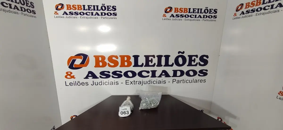 01 LOTE COM GRANDE QUANTIDADE DE PARAFUSOS E PORCAS. (NO ESTADO) ATENÇÃO! FAZER A VISITAÇÃO ANTES DE ARREMATAR, NÃO SABEMOS SE FUNCIONA, LEILÃO NÃO TEM GARANTIA E NEM DEVOLUÇÃO, SUJEITO A POSSÍVEIS AVARIAS VISÍVEIS/OCULTAS E/OU AUSÊNCIA DE COMPONENTES.