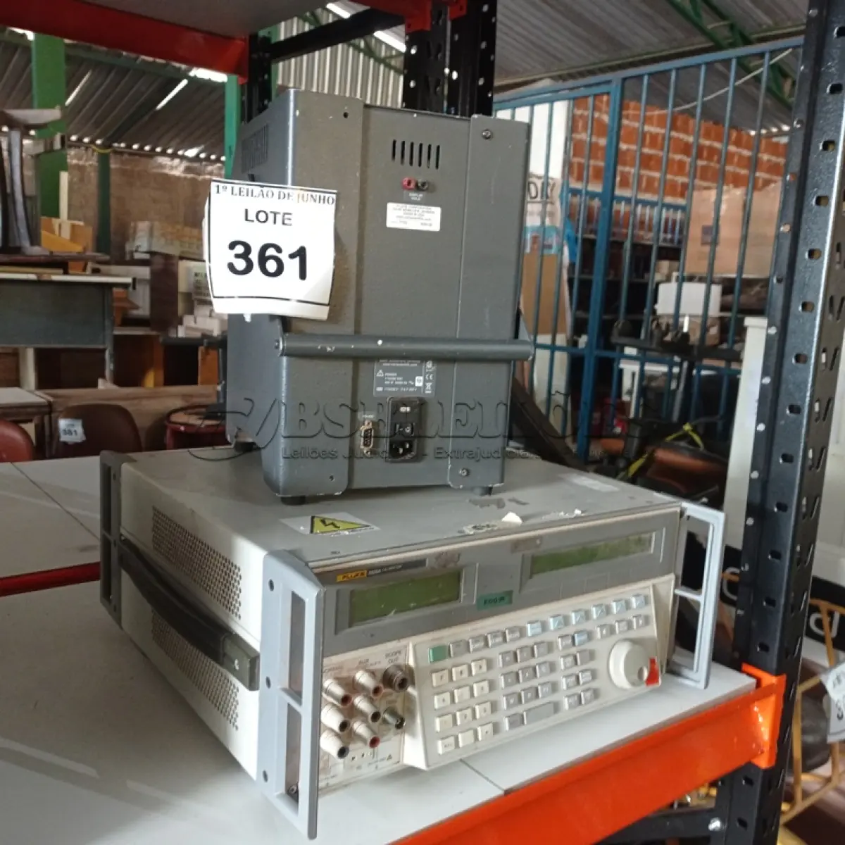 LOTE 361 - 01 IMPRESSORA MATRICIAL DE IMPACTO E 01 CALIBRADOR MULTIPRODUTO FLUKE 5500. (NO ESTADO) ATENÇÃO! FAZER A VISITAÇÃO ANTES DE ARREMATAR, NÃO SABEMOS SE FUNCIONA. LEILÃO NÃO TEM GARANTIA E NEM DEVOLUÇÃO, SUJEITO A POSSÍVEIS AVARIAS VISÍVEIS/OCULTAS E/OU AUSÊNCIA DE COMPONENTES.