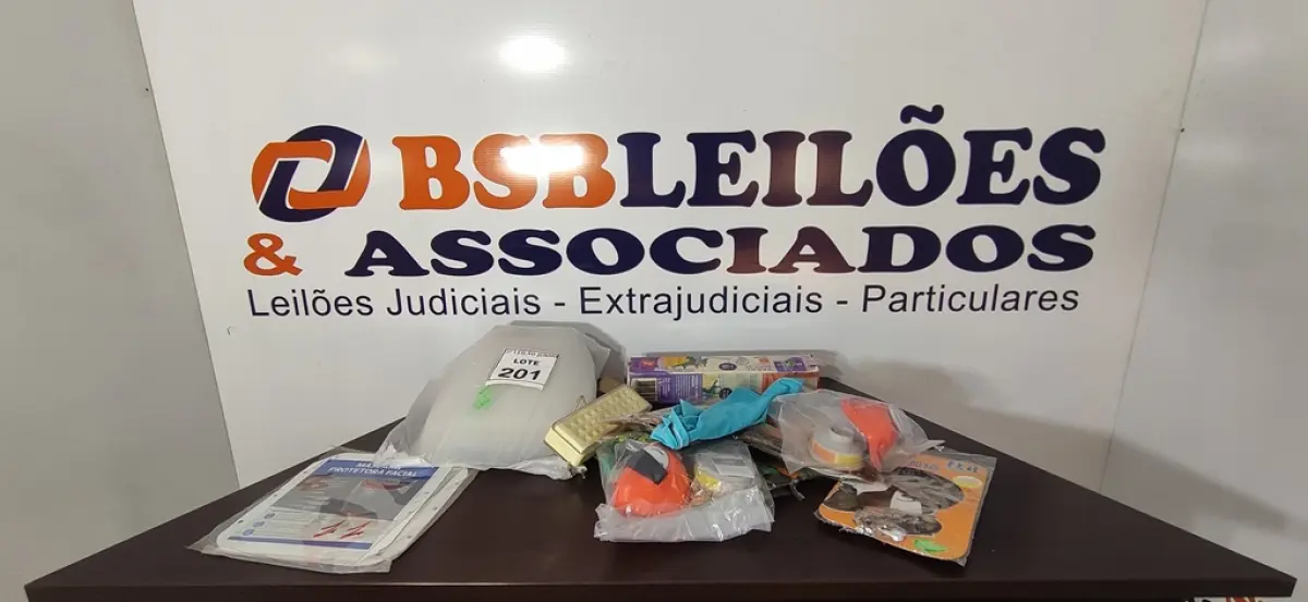 06 TUBETES PROTETORES, 01 VARAL AUTOMÁTICO, 02 MASCARAS RESPIRADORES E FILTROS E DIVERSAS MÁSCARAS PROTETORAS FACIAIS. (NO ESTADO) ATENÇÃO! FAZER A VISITAÇÃO ANTES DE ARREMATAR, NÃO SABEMOS SE FUNCIONA, LEILÃO NÃO TEM GARANTIA E NEM DEVOLUÇÃO, SUJEITO A POSSÍVEIS AVARIAS VISÍVEIS/OCULTAS E/OU AUSÊNCIA DE COMPONENTES.