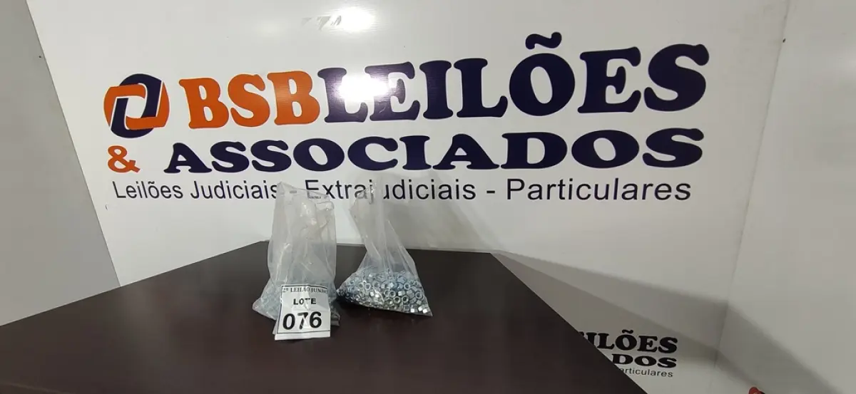 01 LOTE COM GRANDE QUANTIDADE DE PARAFUSOS E PORCAS. (NO ESTADO) ATENÇÃO! FAZER A VISITAÇÃO ANTES DE ARREMATAR, NÃO SABEMOS SE FUNCIONA, LEILÃO NÃO TEM GARANTIA E NEM DEVOLUÇÃO, SUJEITO A POSSÍVEIS AVARIAS VISÍVEIS/OCULTAS E/OU AUSÊNCIA DE COMPONENTES.