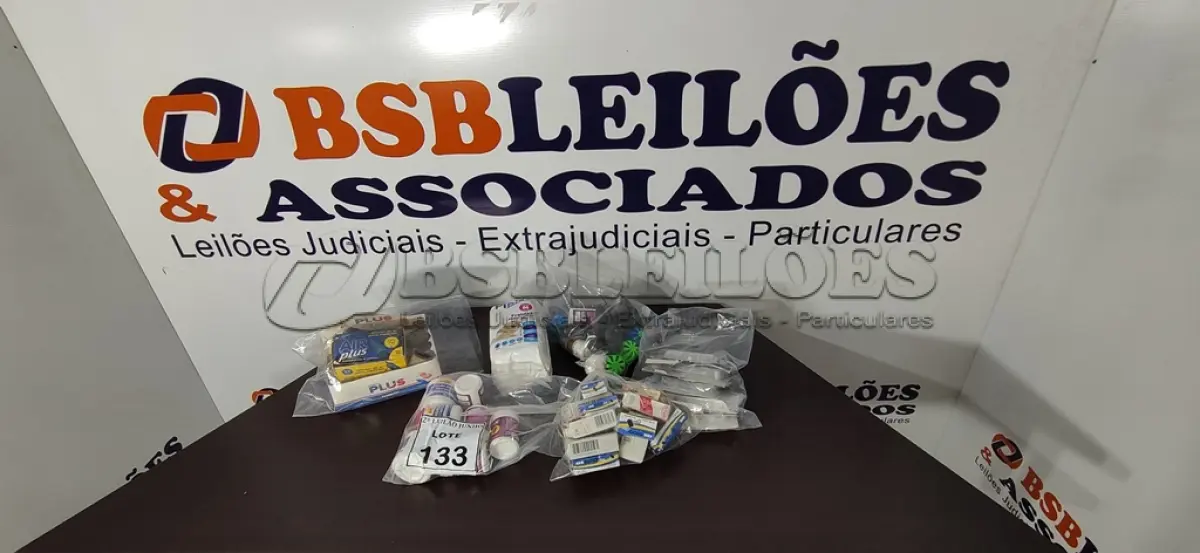 LOTE 133 - 01 LOTE COM BRINQUEDOS E PRODUTOS PARTA ANIMAIS DOMÉSTICOS. (NO ESTADO) ATENÇÃO! FAZER A VISITAÇÃO ANTES DE ARREMATAR, NÃO SABEMOS SE FUNCIONA, LEILÃO NÃO TEM GARANTIA E NEM DEVOLUÇÃO, SUJEITO A POSSÍVEIS AVARIAS VISÍVEIS/OCULTAS E/OU AUSÊNCIA DE COMPONENTES.