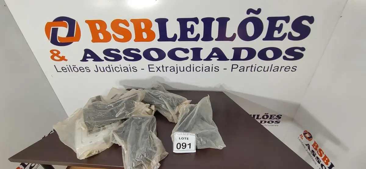 24 PEÇAS DE MÃO FRANCESA DE PLÁSTICO. (NO ESTADO) ATENÇÃO! FAZER A VISITAÇÃO ANTES DE ARREMATAR, NÃO SABEMOS SE FUNCIONA, LEILÃO NÃO TEM GARANTIA E NEM DEVOLUÇÃO, SUJEITO A POSSÍVEIS AVARIAS VISÍVEIS/OCULTAS E/OU AUSÊNCIA DE COMPONENTES.