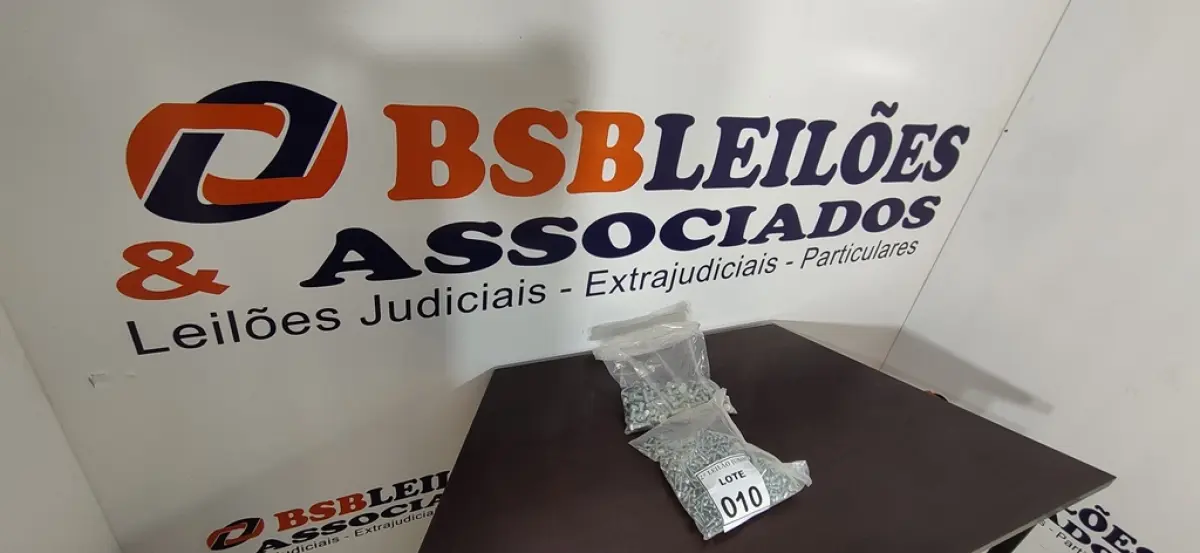 01 LOTE COM PARAFUSOS DIVERSOS. (NO ESTADO) ATENÇÃO! FAZER A VISITAÇÃO ANTES DE ARREMATAR, NÃO SABEMOS SE FUNCIONA, LEILÃO NÃO TEM GARANTIA E NEM DEVOLUÇÃO, SUJEITO A POSSÍVEIS AVARIAS VISÍVEIS/OCULTAS E/OU AUSÊNCIA DE COMPONENTES.