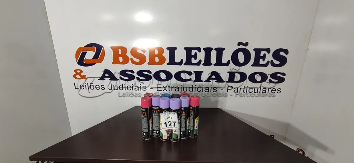 LOTE 127 - 10 TINTAS SPRAY DE CORES DIVERSAS. (NO ESTADO) ATENÇÃO! FAZER A VISITAÇÃO ANTES DE ARREMATAR, NÃO SABEMOS SE FUNCIONA, LEILÃO NÃO TEM GARANTIA E NEM DEVOLUÇÃO, SUJEITO A POSSÍVEIS AVARIAS VISÍVEIS/OCULTAS E/OU AUSÊNCIA DE COMPONENTES.