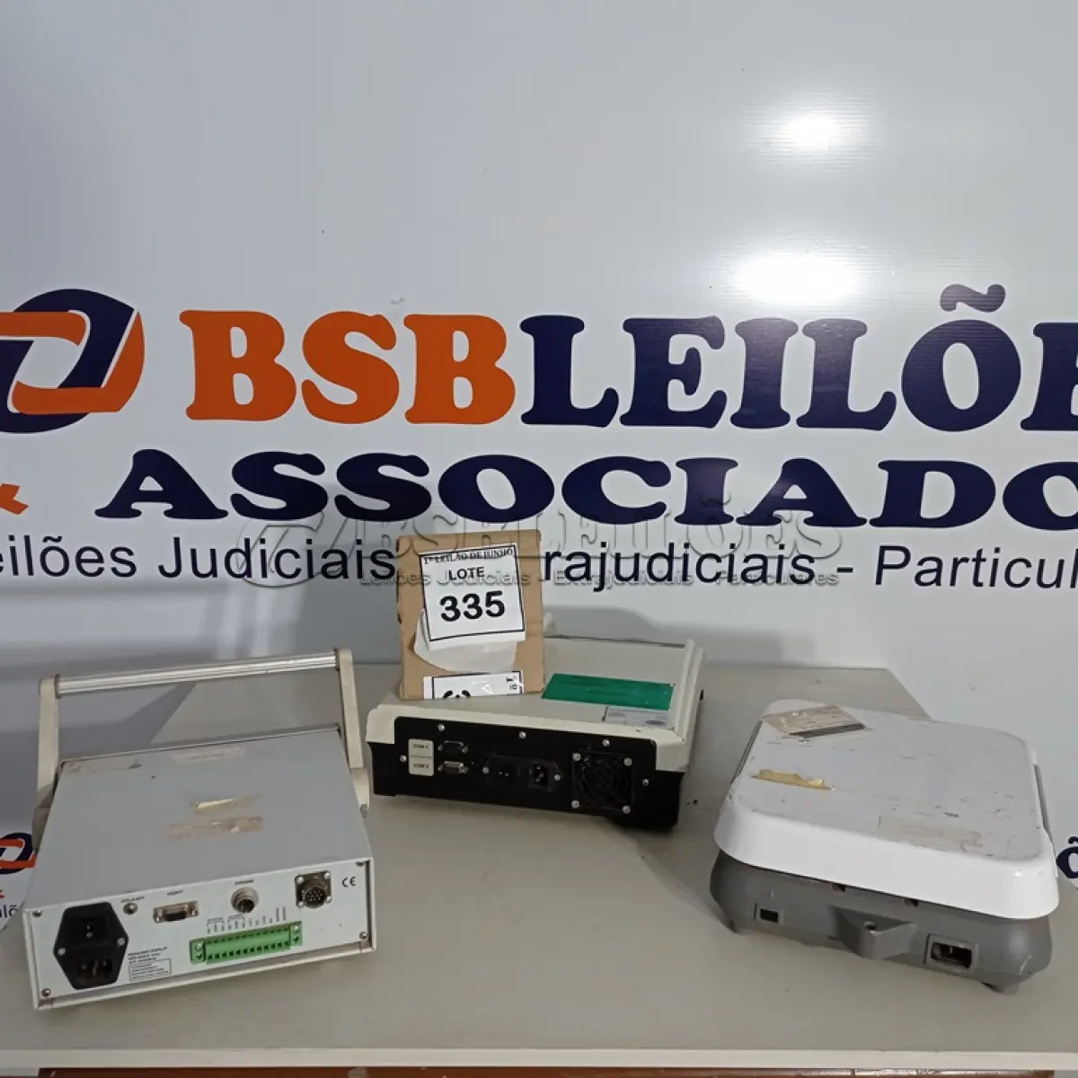 LOTE 335 - 01 HIGRÔMETRO, 01 PLACA DE AQUECIMENTO COM AGITADOR DIGITAL E 01 REFRATÔMETRO AUTOMÁTICO. (NO ESTADO) ATENÇÃO! FAZER A VISITAÇÃO ANTES DE ARREMATAR, NÃO SABEMOS SE FUNCIONA. LEILÃO NÃO TEM GARANTIA E NEM DEVOLUÇÃO, SUJEITO A POSSÍVEIS AVARIAS VISÍVEIS/OCULTAS E/OU AUSÊNCIA DE COMPONENTES.