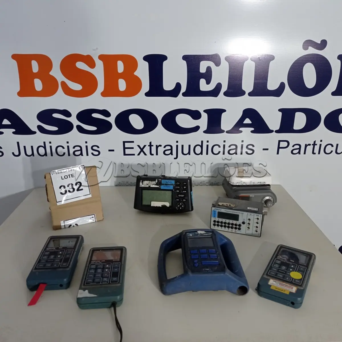 LOTE 332 - 03 ANEMÔMETROS AV6, 01 MEDIDOR DE OXIGÊNIO, 01 AGITADOR MAGNÉTICO E 01 MEDIDOR DE EQUIPAMENTOS DE AR CONDICIONADO. (NO ESTADO) ATENÇÃO! FAZER A VISITAÇÃO ANTES DE ARREMATAR, NÃO SABEMOS SE FUNCIONA. LEILÃO NÃO TEM GARANTIA E NEM DEVOLUÇÃO, SUJEITO A POSSÍVEIS AVARIAS VISÍVEIS/OCULTAS E/OU AUSÊNCIA DE COMPONENTES.