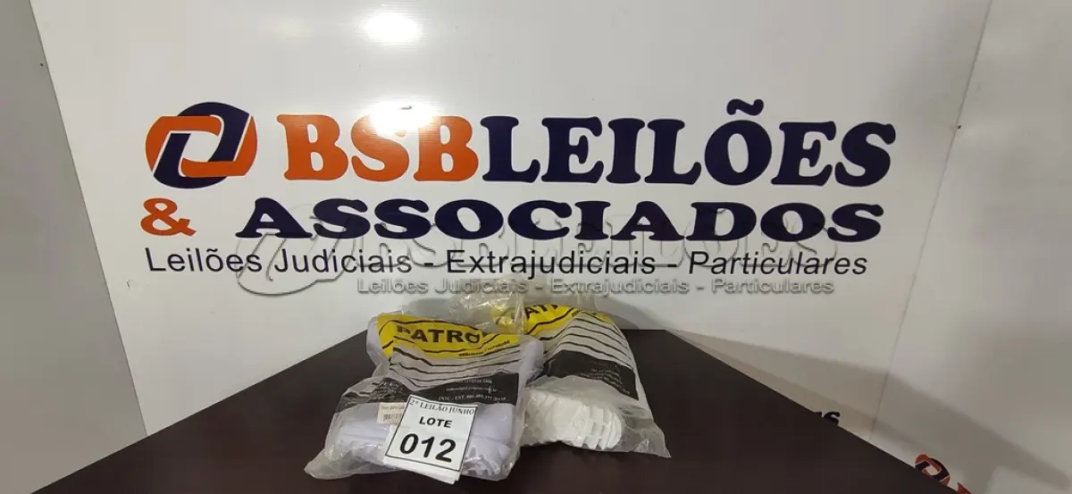 LOTE 012 - 02 PARES DE BOTAS DE BORRACHA NUMERAÇÕES 35 E 36. (NO ESTADO) ATENÇÃO! FAZER A VISITAÇÃO ANTES DE ARREMATAR, NÃO SABEMOS SE FUNCIONA, LEILÃO NÃO TEM GARANTIA E NEM DEVOLUÇÃO, SUJEITO A POSSÍVEIS AVARIAS VISÍVEIS/OCULTAS E/OU AUSÊNCIA DE COMPONENTES.