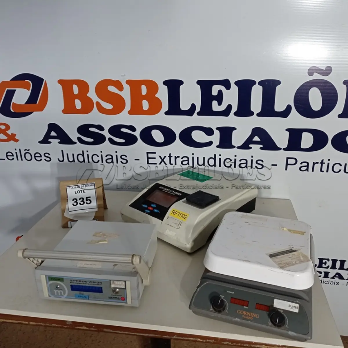 LOTE 335 - 01 HIGRÔMETRO, 01 PLACA DE AQUECIMENTO COM AGITADOR DIGITAL E 01 REFRATÔMETRO AUTOMÁTICO. (NO ESTADO) ATENÇÃO! FAZER A VISITAÇÃO ANTES DE ARREMATAR, NÃO SABEMOS SE FUNCIONA. LEILÃO NÃO TEM GARANTIA E NEM DEVOLUÇÃO, SUJEITO A POSSÍVEIS AVARIAS VISÍVEIS/OCULTAS E/OU AUSÊNCIA DE COMPONENTES.